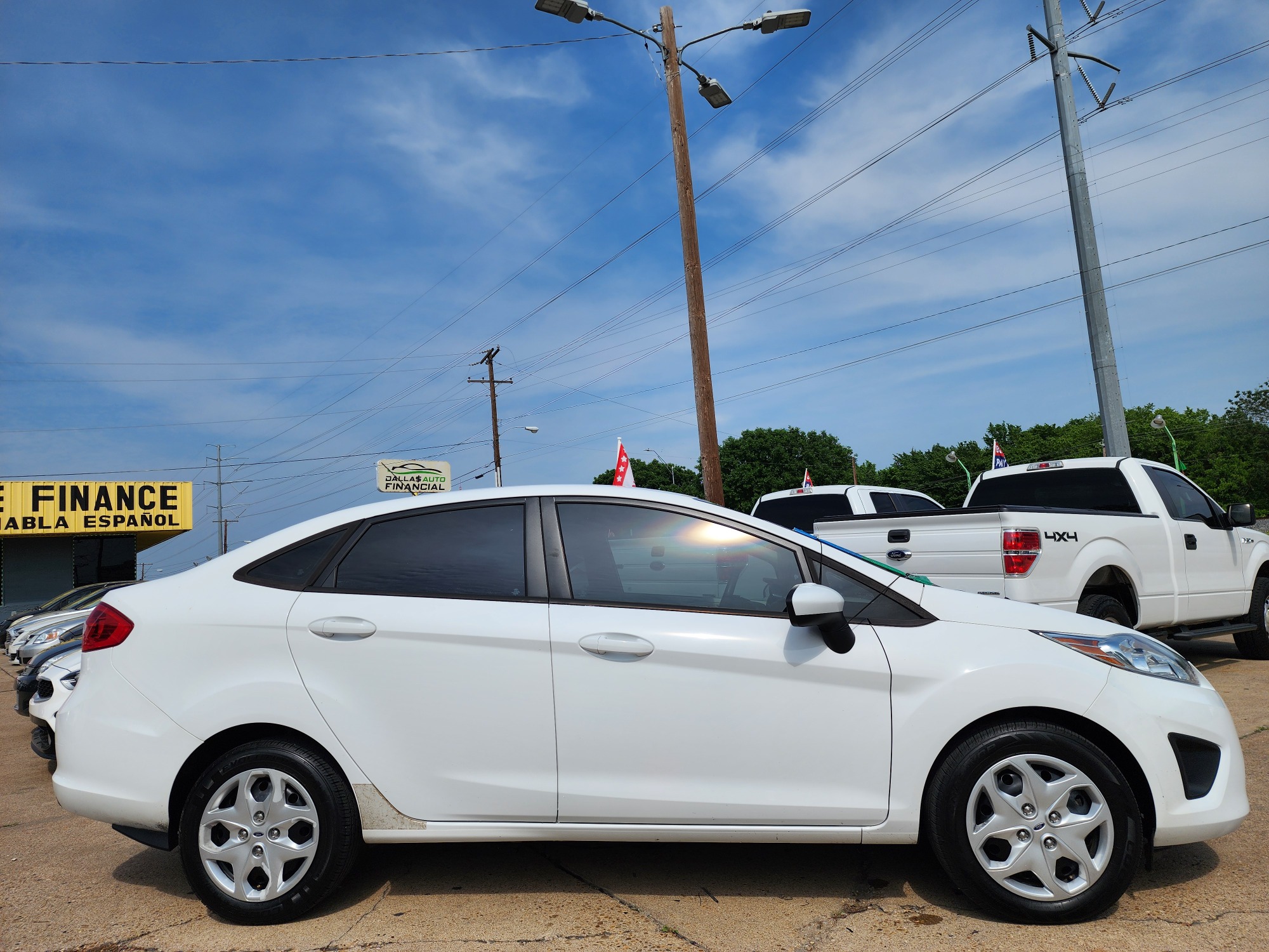 2012 WHITE Ford Fiesta S (3FADP4AJ0CM) , AUTO transmission, located at 2660 S.Garland Avenue, Garland, TX, 75041, (469) 298-3118, 32.885387, -96.656776 - Photo #2